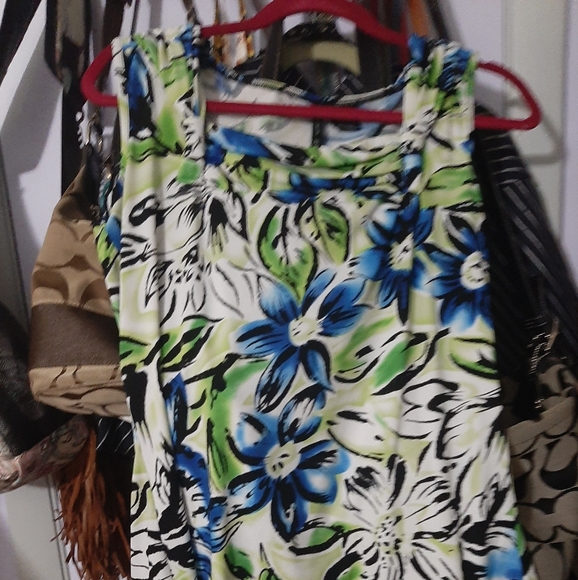 Clothes - Picture 5 of 13